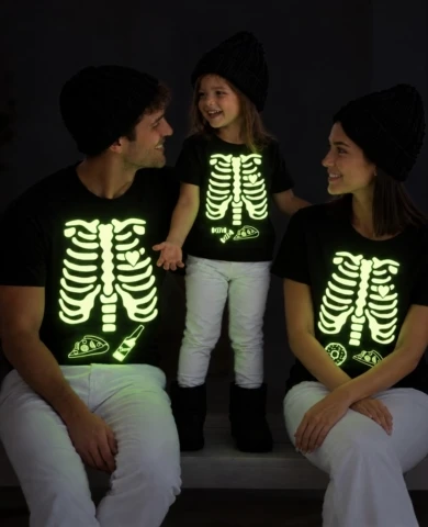 Helovyno marškinėliai šeimai su švytinčiu tamsoje skeletu, širdele ir piešinukais tėčiui, mamai ir vaikui